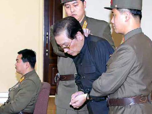 Ông Jang Song-thaek tại phiên tòa vào tháng 12-2013. Ảnh: EPA