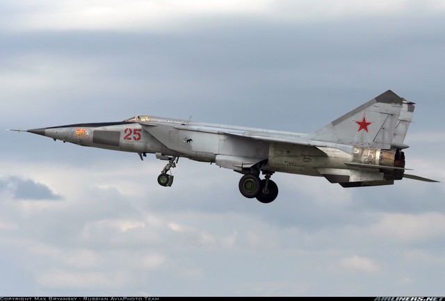 Tiêm kích MiG-25