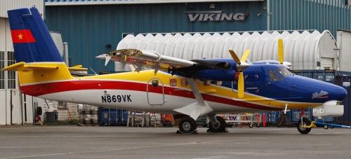 Chiếc thủy phi cơ Twin Otter với một khí tài đặc biệt gắn ở dưới mũi của HQVN.