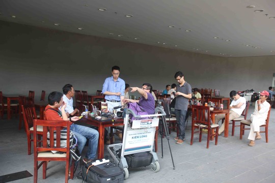 Các phóng viên đến từ Trung Quốc tác nghiệp ngay khi đặt chân đến sân bay Phú Quốc 