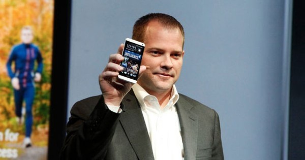 Galaxy S5 bị HTC &apos;mỉa mai&apos; là đống nhựa rẻ tiền