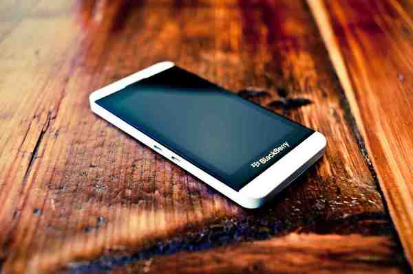 BlackBerry Z10 bản màu trắng sẽ được bán từ mai với giá 4.5 triệu đồng