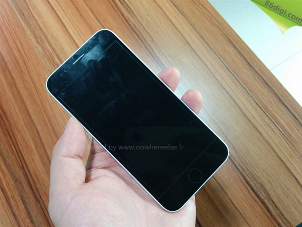 Video trên tay đầu tiên về ‘bom tấn’ iPhone 6