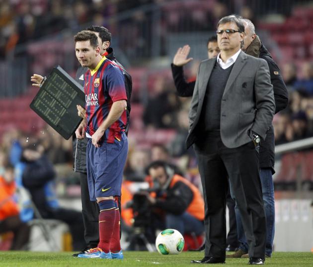  	Khoảnh khắc Messi vào sân thu hút 24.000 người 
