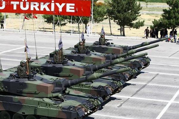 Xe tăng chiến đấu chủ lực Leopard-2A4 nắm đấm hỏa lực mạnh nhất của lục quân Thổ Nhĩ Kỳ.