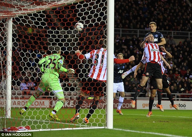  	Vidic đã ghi bàn đêm qua, song Man United vẫn bị loại khỏi League Cup