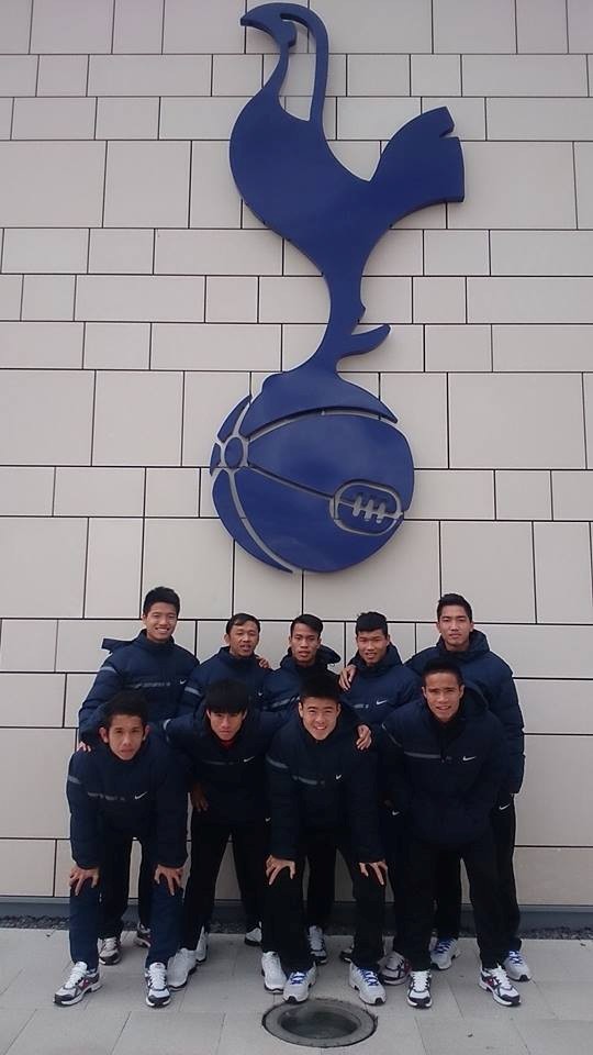 U19 Việt Nam rất phấn khích khi được đến Tottenham thi đấu giao hữu