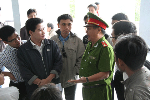 vé tàu; hành khách; náo loạn; ga Sài Gòn