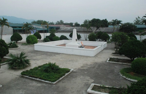 Đài kỷ niệm lính Pháp chết trận tại Điện Biên Phủ