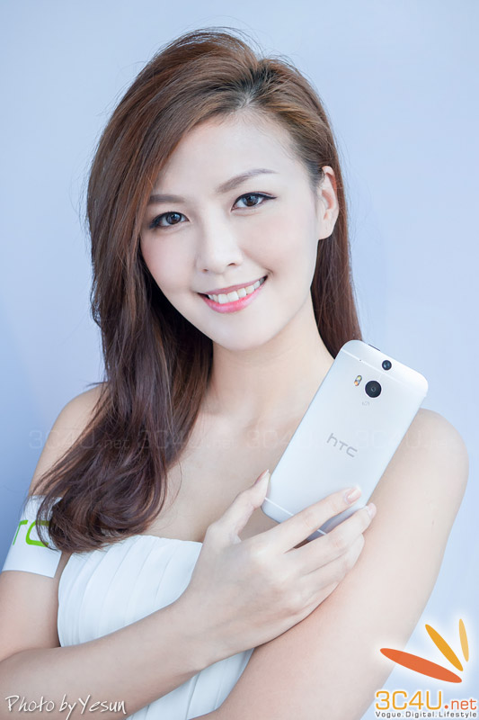 HTC One M8 trên tay PG cực xinh
