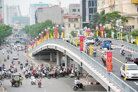 Cầu vượt tại nút giao thông Láng Hạ - Thái Hà (Hà Nội).