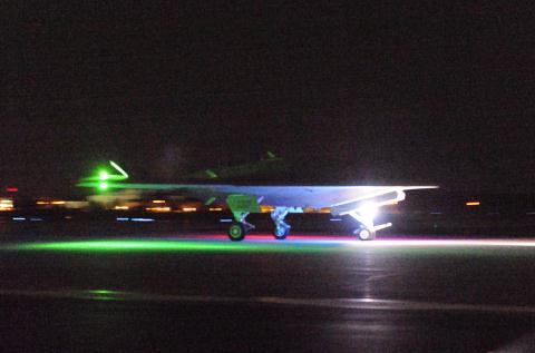 X-47B bắt đầu thử nghiệm bay đêm