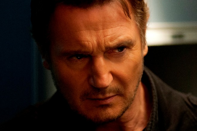 Liam Neeson đã lột tả thành công một Bill Marks nóng nảy, hấp tấp nhưng cũng tràn đầy cảm xúc.