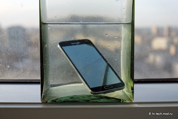Xem khả năng chống nước tuyệt vời của Samsung Galaxy S5