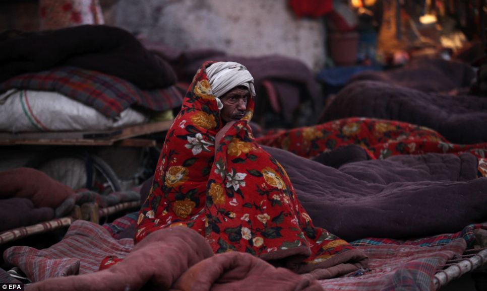 Mùa đông có một thiệt hại nặng nề mỗi năm khoảng miền bắc Ấn Độ, khi các lực lượng nghèo nhiều người vô gia cư sống bên ngoài