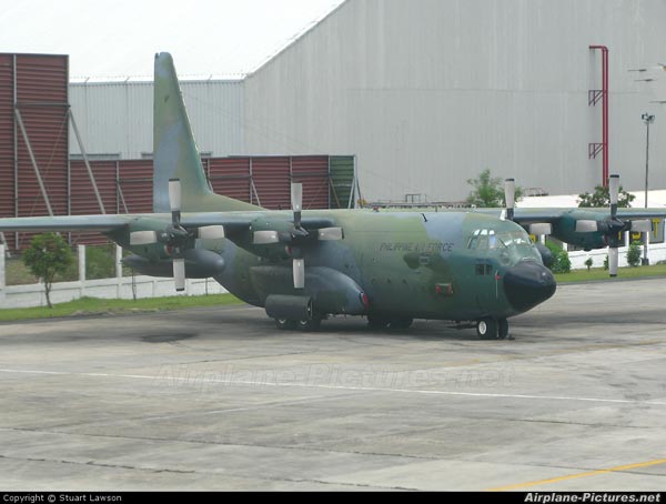 Philippines cũng đã cử 3 tàu tuần tra biển và một máy bay trinh sát hỗ trợ công tác tìm kiếm chiếc máy bay mất tích. Trong ảnh: Máy bay C-130 của Không quân Philippines (Ảnh minh họa)
