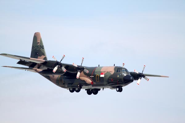 Máy bay vận tải đa năng C-130 của Không quân Singapore vẫn tích cực tiến hành các chuyến bay tìm kiếm trên khu vực khả nghi máy bay hành khách Malaysia bị rơi. C-130 có tốc độ bay hành trình khoảng 540km/h, tầm hoạt động tới 3.800km nên có khả năng tìm kiếm trên một khu vực rất rộng lớn.