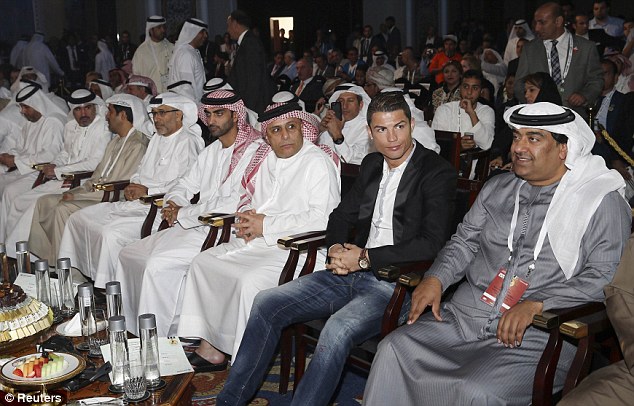  	CR7 tham dự hội nghị Dubai International Sports vào thứ Bảy