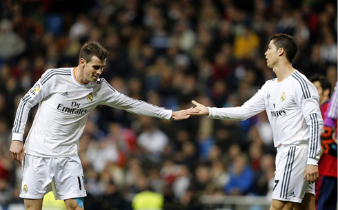 	Cris Ronaldo và Bale có mặt trong ĐH xuất sắc nhất châu Âu 2013 do NHM bầu chọn