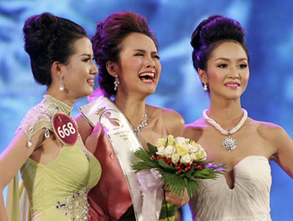 Hình ảnh khó quên của Diễm Hương phút đăng quang Hoa hậu thế giới Người Việt 2010