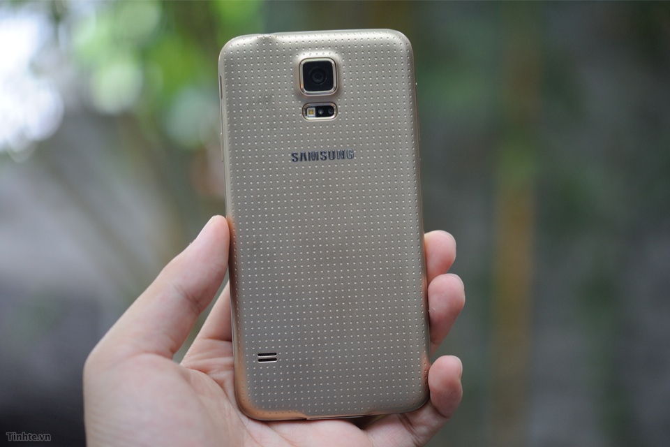 Galaxy_S5_Gold-3.