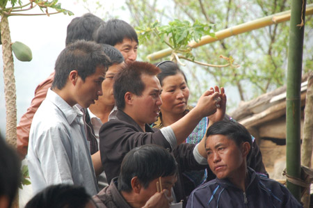 Trong đám tang Giàng A Chua, nhiều người vẫn chưa hết rùng mình khi xem lại hình ảnh khi xảy ra tai họa