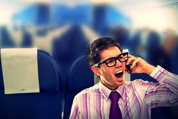 Dùng điện thoại trên máy bay có thật sự nguy hiểm? 5