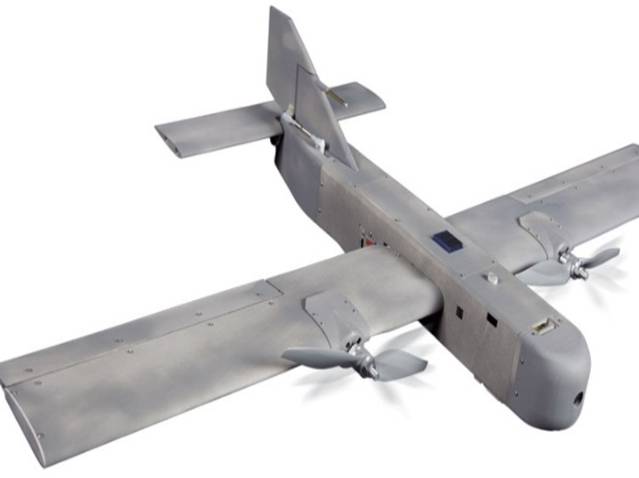Khi tác chiến, đầu tiên UAV cảm tử sẽ tiến hành giai đoạn bay do thám mục tiêu. Chúng được điều khiển bằng thiết bị cầm tay kết hợp với tín hiệu dẫn đường bằng vệ tinh GPS.