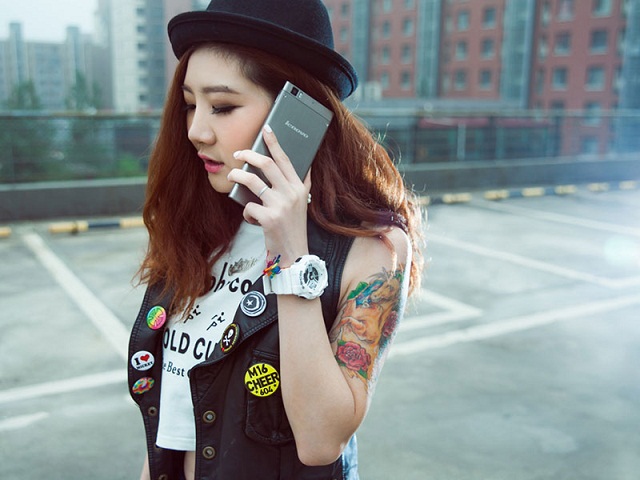 Hotgirl xinh đẹp, cá tính bên Lenovo K900