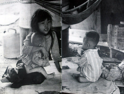 Đôi mắt sợ sệt lo âu của cô bé trong trại tập trung Phủ Lợi (năm 1967). Isicaoa Bundo