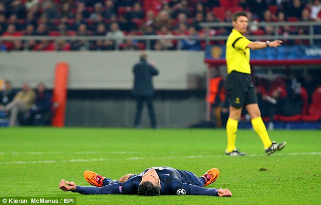 Van Persie đã bỏ lỡ vài cơ hội ngon ăn trong trận Man United thua Olympiacos 0-2 đêm hôm kia ở lượt đi vòng 1/8 Champions League
