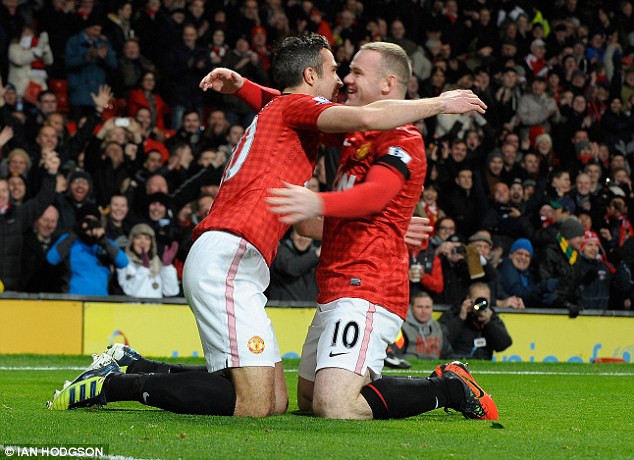 Báo động Man United: Rooney và Van Persie đang bơ nhau!