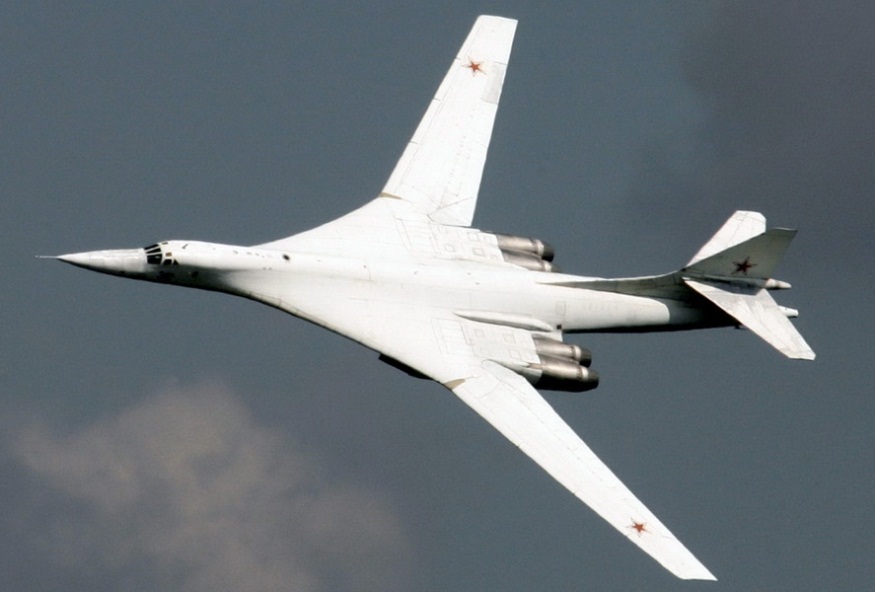 Máy bay ném bom siêu âm chiến lược cánh cụp cánh xòe Tu-160