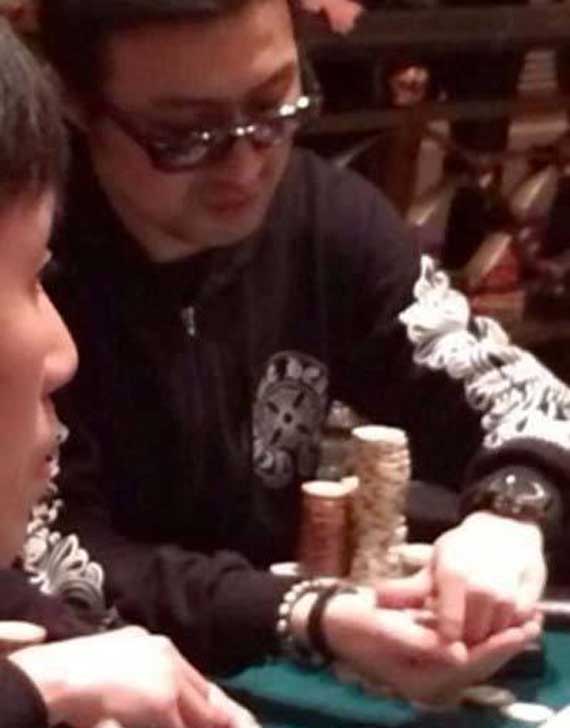 Uông Phong được biết là một cao thủ cờ bạc.