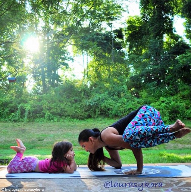 Đôi mắt có nó: Trên sức mạnh của Instagram của mình sau, Kasperzak đưa ra kinh doanh yoga và thể dục Hai trang web Fit Moms