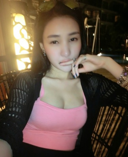 Hot girl tai tiếng Trung Quốc khoe ảnh sexy bên bãi biển 6