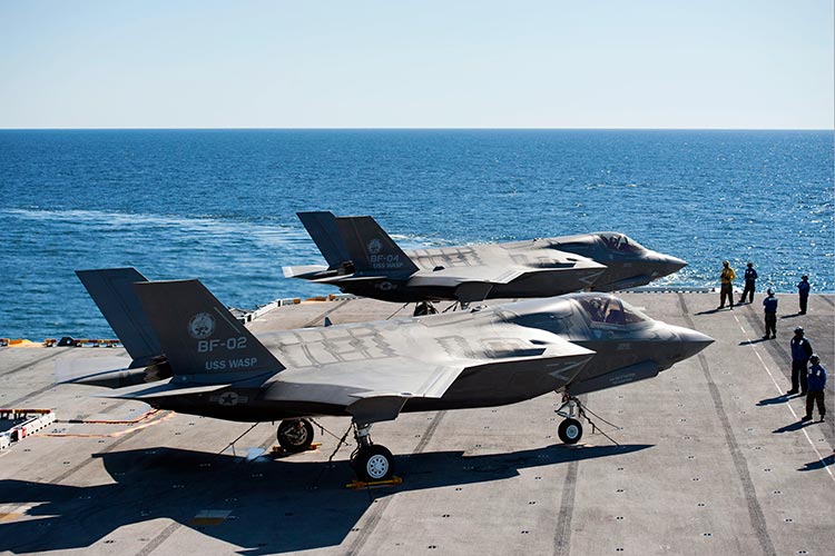 Khi trang bị tiêm kích hiện đại F-35, kết hợp với hệ thống vũ khí sẵn có trên Izumo, con tàu này sẽ biến thành một tướng tiên phong trong cuộc xung đột, đủ khả năng xông xáo giữa trận. 