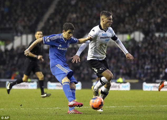 
	Oscar ấn định tỷ số 2-0 cho Chelsea sau pha xử lý tinh tế và dứt điểm đầy sức mạnh