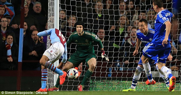 Fabian Delph ghi tuyệt phẩm cho Aston Villa thắng Chelsea