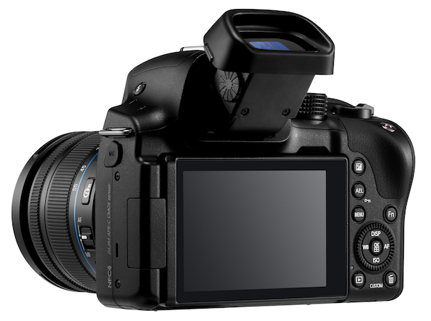  Samsung NX30: Mirrorless với sức mạnh là tốc độ và khả năng kết nối