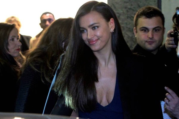 Irina Shayk dính nghi án mang bầu vì lộ mặt béo bất thường 7