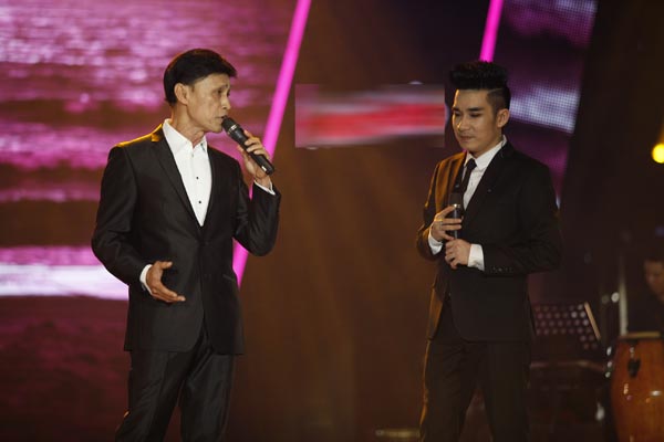 Khoảnh khắc của Quang Hà bên các ca sĩ khách mời