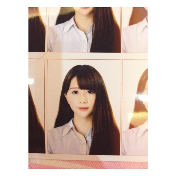 Quỳnh Anh Shyn trên ảnh thẻ vẫn thật xinh đẹp, đáng yêu với đôi mắt to tròn và gương mặt bầu bĩnh. Cô sinh năm 1996.