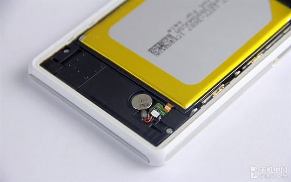 Mổ bụng Sony Xperia Z2: Dễ dàng tháo gỡ