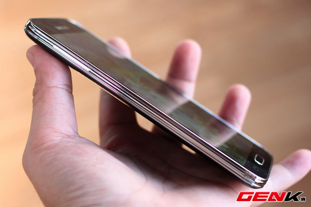 Cận cảnh Galaxy S5 tại Việt Nam: Sự kết hợp giữa Galaxy Note 3 và Galaxy S4