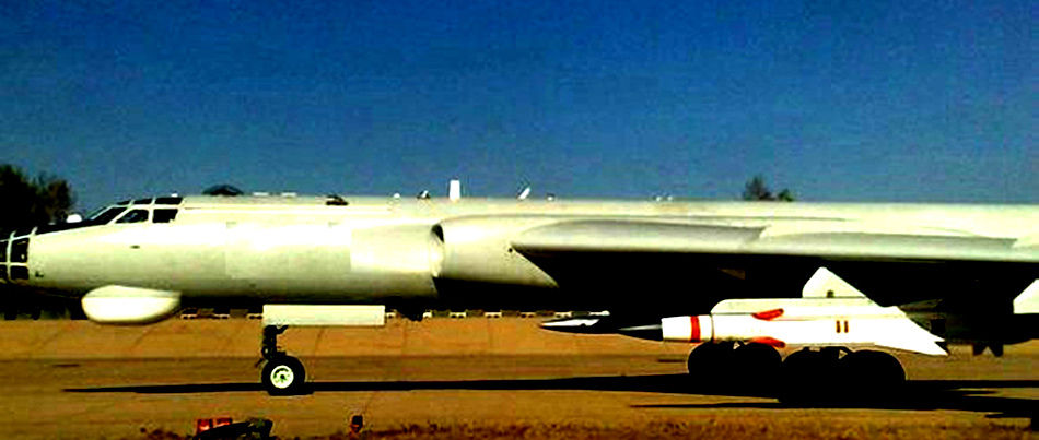 Tên lửa YJ-12 trang bị trên máy bay ném bom chiến lược H-6G