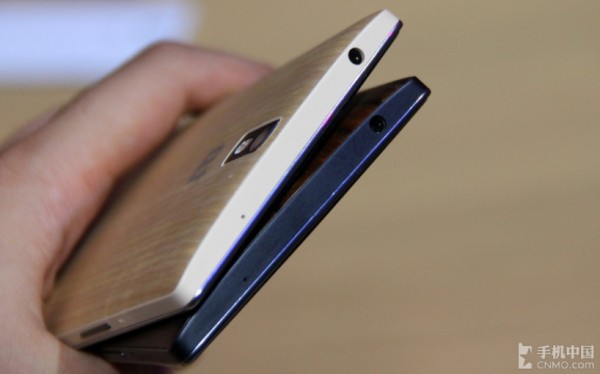 Trên tay OnePlus One bản nắp lưng StyleSwap gỗ và tre