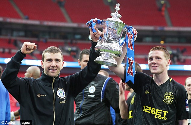 James McArthur đang là nhà ĐKVĐ FA Cup