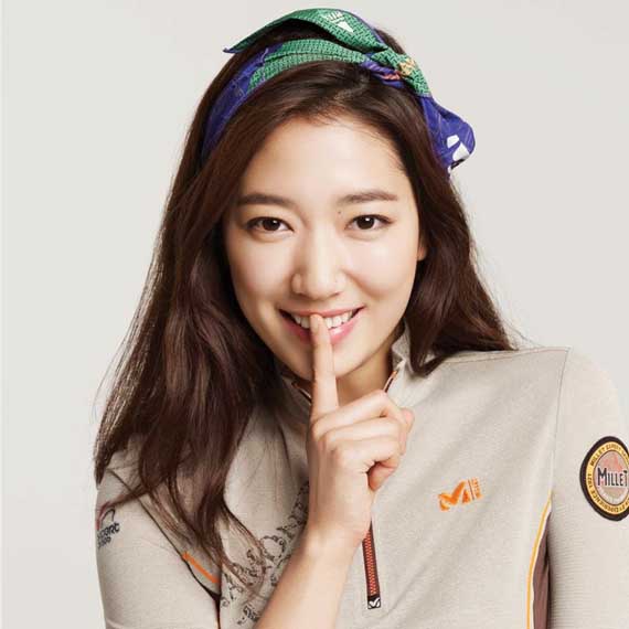 Gương mặt cô có nhiều nét hao hao giống Park Shin Hye.