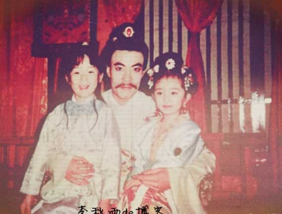 4 tuổi Dương Mịch đóng vai công chúa Hàm Nghi trong phim Đường Minh Hoàng của đạo diễn Trần Gia Lâm.